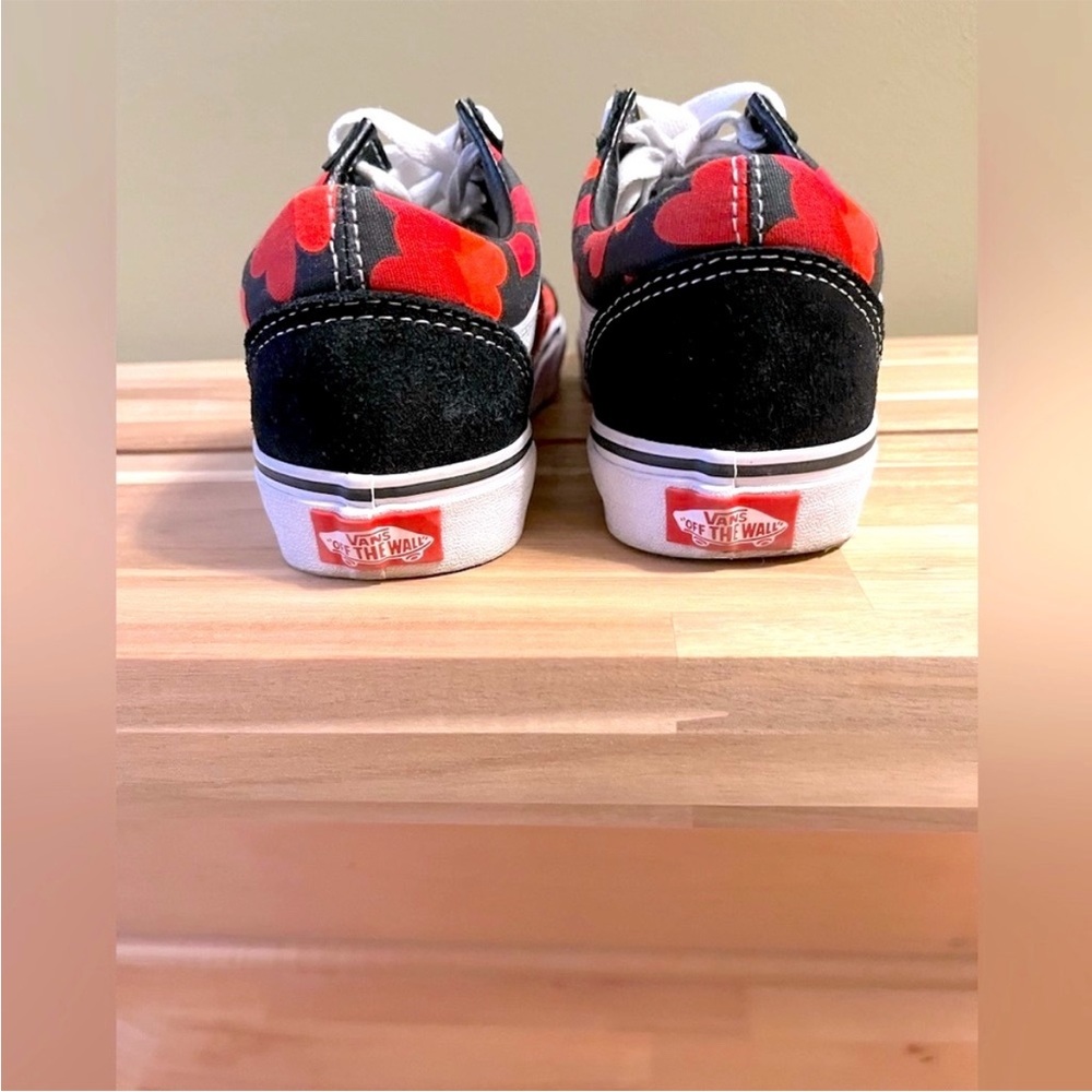 Like-new Vans Old Skool Skate shoe, Hearts, Size 7
Valentines RARE - Picture 3 of 5